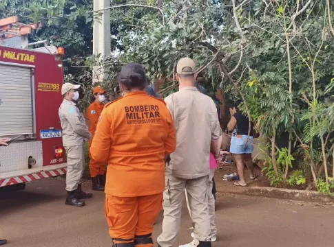 Mulher passa 3 dias com mãe morta no quarto e polícia investiga se foi crime