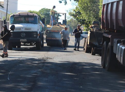 Recapeamento asfáltico avança na Rua Padre Anchieta, no bairro São Jorge