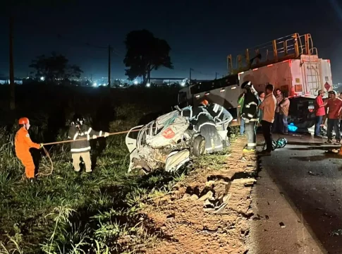 Tragédia no km 17 da BR-262, na saída de Três Lagoas: jovem de 19 anos morre em violenta colisão frontal