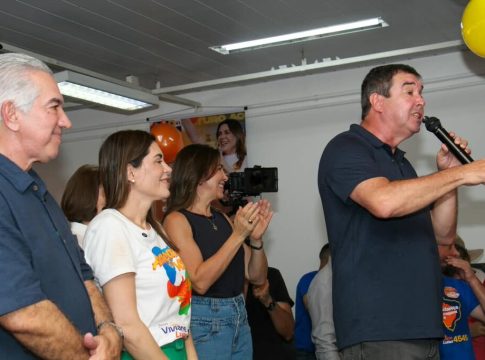 Riedel começa campanha corpo a corpo: “De hoje até outubro, estamos na rua”