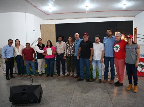 Prefeitura de Itaquiraí e Incra entregam títulos e CCUs para agricultores familiares