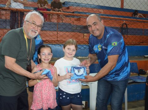 Secretaria de Esportes de Iguatemi realiza a entrega de 400 camisetas padronizadas para os atletas da área urbana e rural