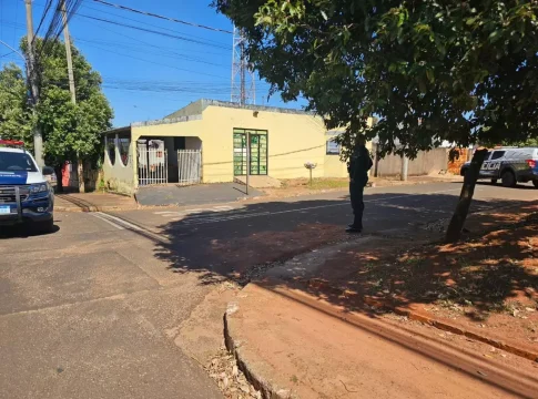 Dupla cerca casa e mata homem escondido na cozinha com 12 tiros