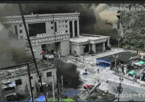 Colapso de uma geleira pode ter desencadeado a avalanche mortal no Nepal, dizem especialistas