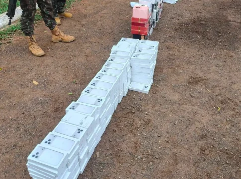 Policial militar é preso com mais de 200 iPhones contrabandeados na BR-463