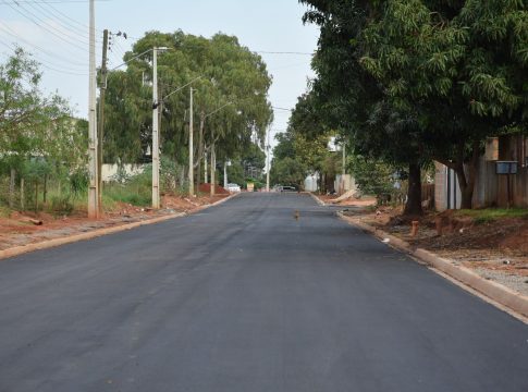 Obras da prefeitura por toda cidade melhoram a infraestrutura urbana de Iguatemi