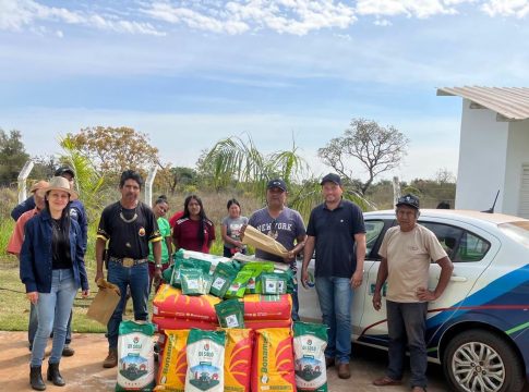 Entrega de sementes fortalece produção na Aldeia Cerrito