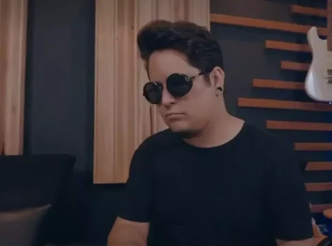 Tecladista do cantor Loubet é preso para cumprir pena por pornografia infantil