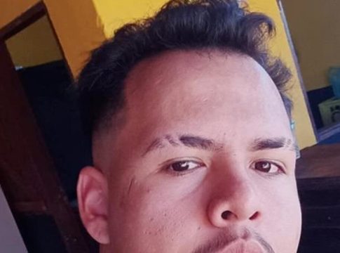 Sete encapuzados arrombam casa, rendem mulher e matam jovem em MS