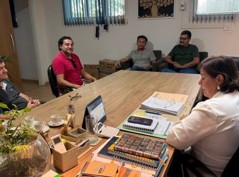 Governo de Mundo Novo recebe empresários interessados em investir em centro de distribuição e importadora no município