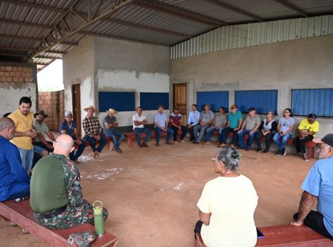 Estradas e erosões estão entre os assuntos discutidos pela Prefeitura, PMA e comunidade rural de Itaquiraí