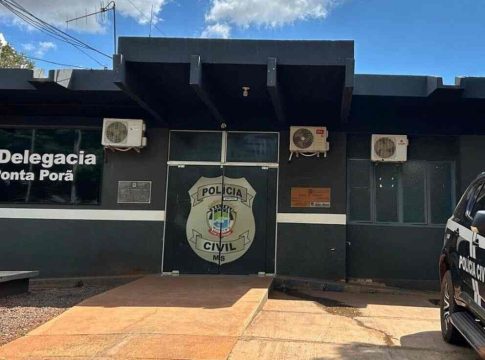 Armado, grupo encapuzado rouba carros com ‘muamba’ na MS-164