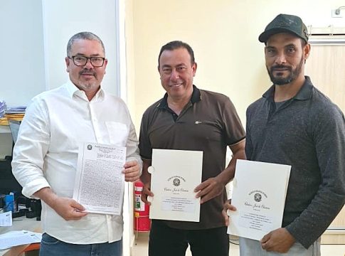Governo de Japorã entrega escrituras de duas áreas à empresários que buscam ampliar investimentos
