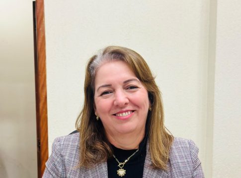 Vereadora Marcia Filipus defende criação de Comissão para o PCCR dos Profissionais de Apoio da Educação