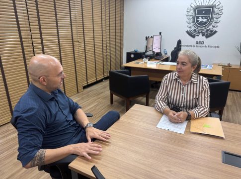 Vereadora Márcia Filipus busca soluções para perícias de servidores readaptados e cobra atenção à insalubridade na Educação
