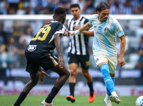 Cuello brilha e Atlético-MG atropela Grêmio em Belo Horizonte