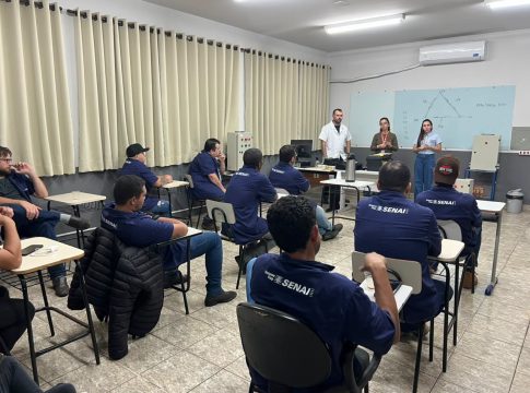 Curso de Eletricidade Industrial forma 19 alunos em Guaíra