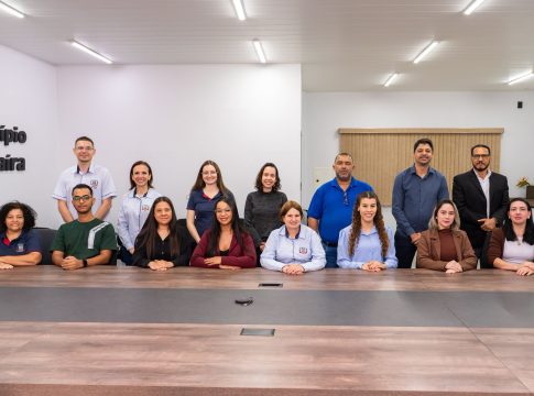 Guaíra empossa seis novos professores aprovados em concurso público