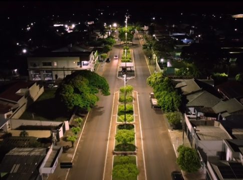 Superpostes da Avenida Brasil são reativados e reforçam iluminação pública em Eldorado