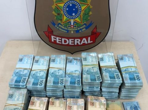 PF apreende R$ 800 mil em espécie no momento que mulher deixava agência bancária