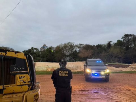 Operação gigante da PF mira esquema de extração ilegal de areia no Rio Paraná