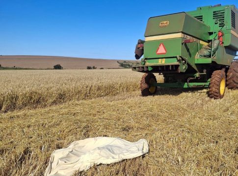 Agricultor brasileiro morre em acidente com colheitadeira conduzida pelo filho no Paraguai