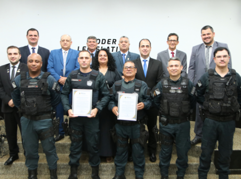 Câmara aprova Política Municipal de Alfabetização e homenageia policiais militares por salvarem vida