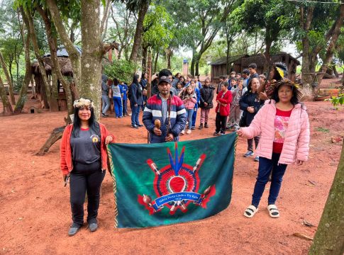 Alunos da Escola Tancredo Neves vivenciam cultura indígena com visita à Aldeia Porto Lindo