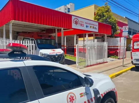 Menina de 11 anos dá à luz sozinha no banheiro de casa; mãe diz que não sabia da gravidez