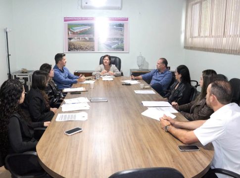 Governo de Mundo Novo realiza reunião administrativa para alinhamento de condutas