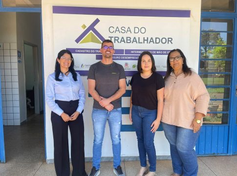 11 jovens são entrevistados para oportunidades de Jovem Aprendiz na Casa do Trabalhador