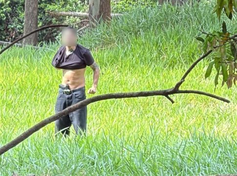 Abordado em barreira do Exército, homem atira no próprio peito
