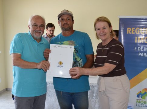Prefeitura de Iguatemi realiza entrega de matrículas definitivas para famílias do Bairro Jardim Quedas D’ Água