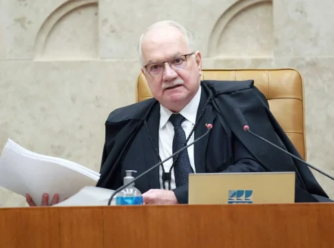Edson Fachin nega pedido de Moraes para julgamento conjunto com Mendonça