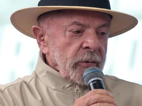 TSE suspende propaganda de Lula que associa Flávio Bolsonaro a rachadinha e Master