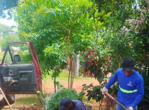 Secretaria de Obras segue com melhorias nas bocas de lobo e no escoamento da água da chuva