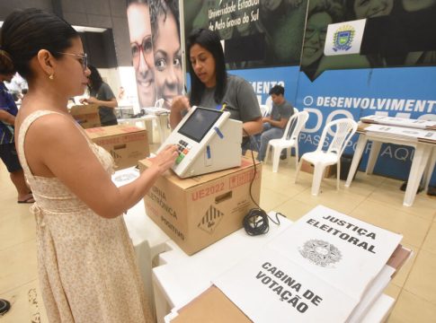 Disputa acirrada pode contribuir para reduzir abstenção no 2º turno, diz TRE