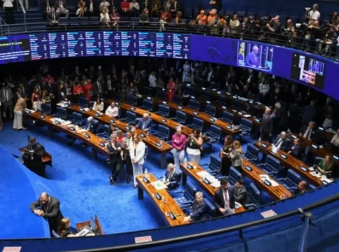 Senado aprova fim da 6×1 no 2º turno por 75 a 1