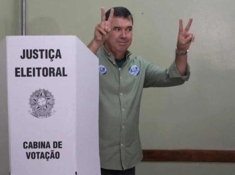 Riedel vota em Campo Grande e diz estar confiante após campanha de 45 dias