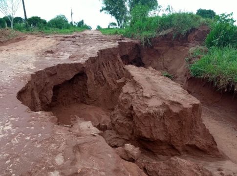 Chuva passa de 379 milímetros nos últimos dias e causa estragos nas estrada rurais de Itaquiraí