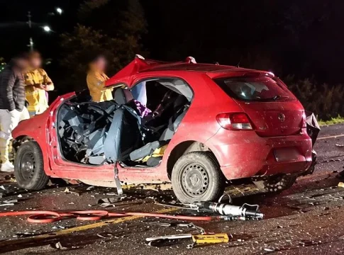 Pai, mãe e três filhos morrem em grave acidente na BR-373, no Paraná