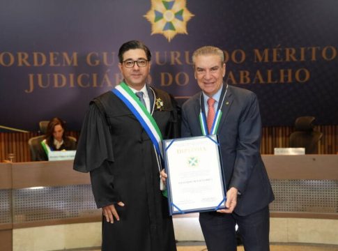 Paulo Corrêa é homenageado com a Comenda do Mérito Judiciário do Trabalho pelo TRT-24