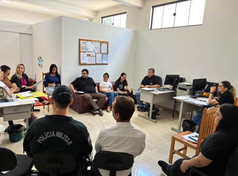 Coordenadoria da Mulher participa de reunião para fortalecer rede de atendimento às vítimas de violência doméstica em Mundo Novo