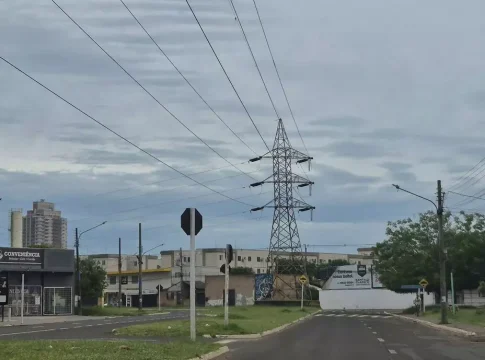 Frente fria mantém MS sob alerta de tempestade neste domingo