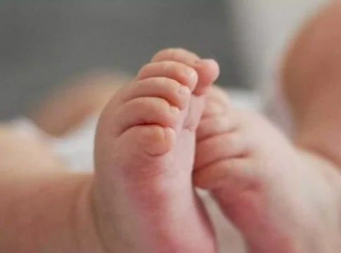 Irmãos de bebê morta em Corumbá dormiam sobre as fezes, segundo delegado