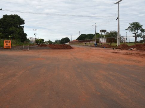 Obras na Rua Ocídio da Costa no Bairro da Vila Nova são retomadas após período chuvoso