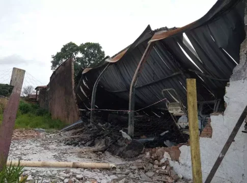 Incêndio destrói marcenaria e deixa 4 carros queimados no Jardim Campo Belo