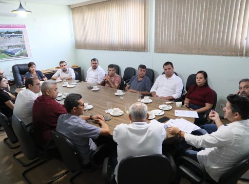 Governo de Mundo Novo reúne Executivo e Legislativo para discutir demandas municipais