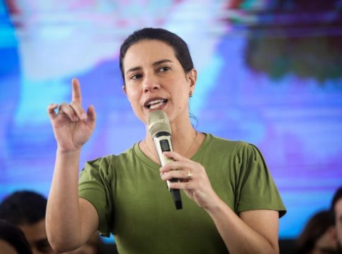 Raquel Lyra é reeleita governadora em Pernambuco no primeiro turno