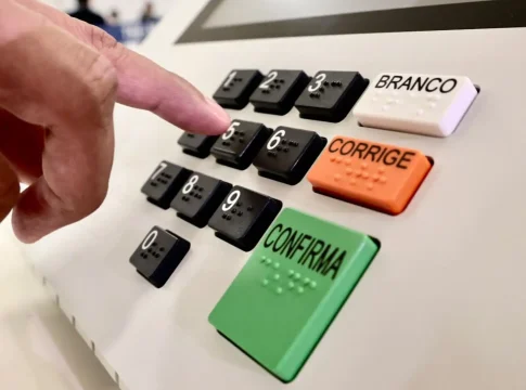 Mais de 2 milhões de eleitores escolhem neste domingo o 12º governador de MS